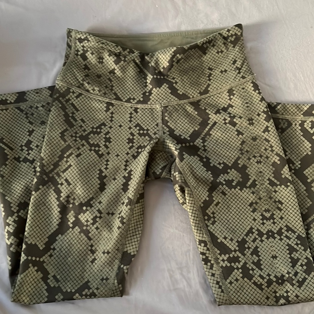 Lululemon Wunder Under Ziggy Snake Skin Crop Legg… - image 2